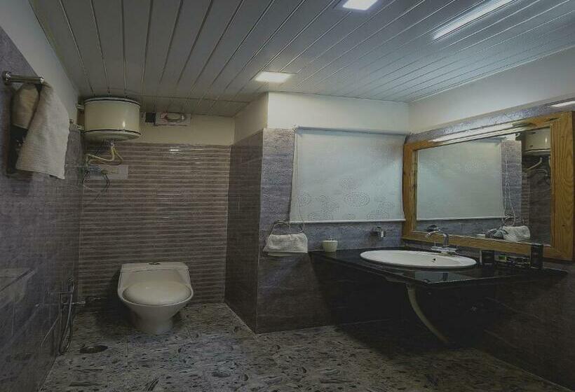 标准三人间, Spot On Nanki Palace