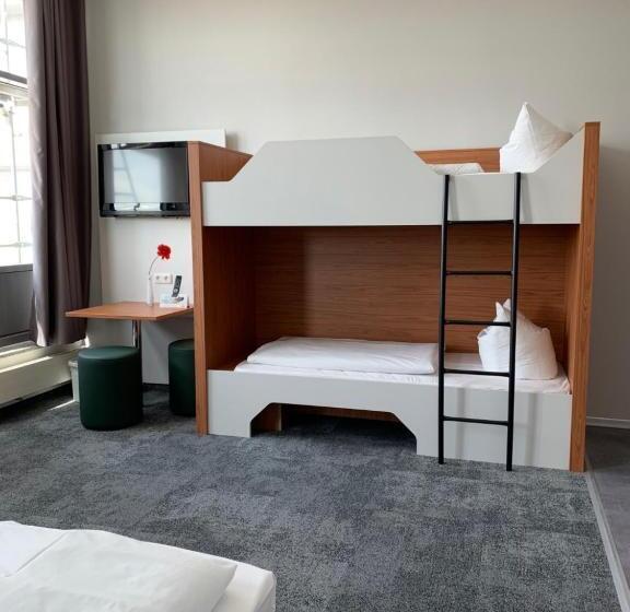 スタンダード４人部屋, Auszeit Das Hotel Schweitenkirchen