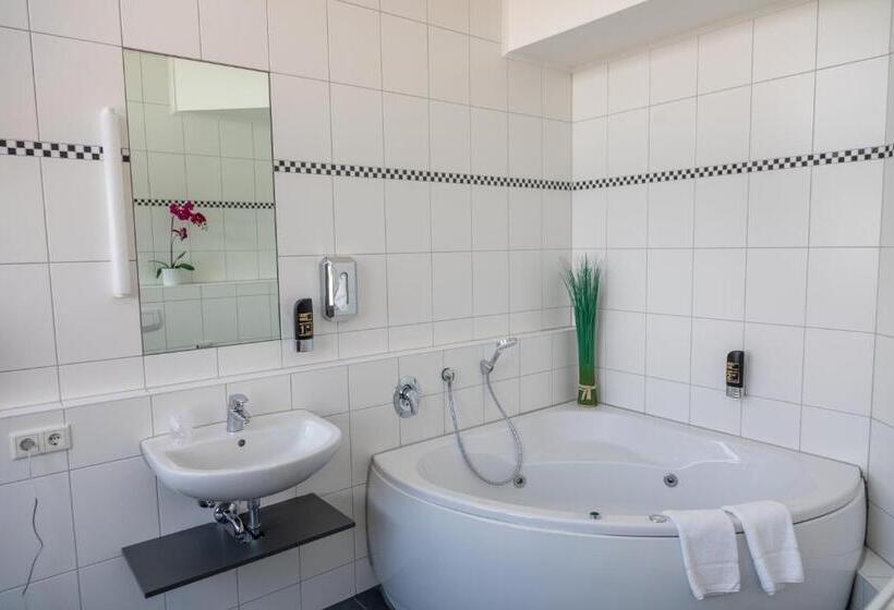 バスタブ付きスタンダードルーム, Auszeit Das Hotel Schweitenkirchen