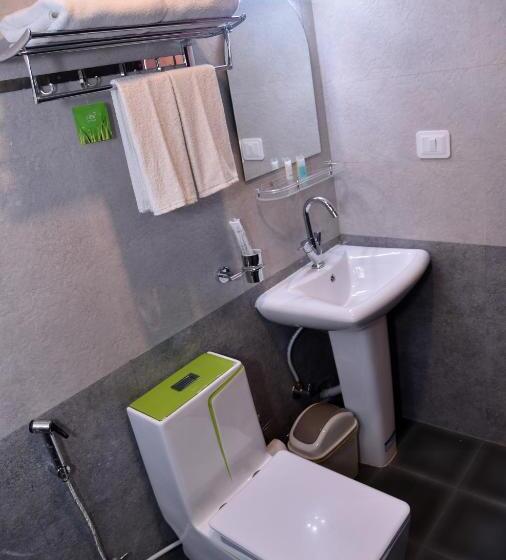 Quarto superior, Marinha Airport