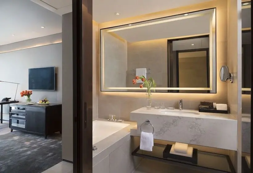 Perhehuone, Carlton Hotel Bangkok Sukhumvit