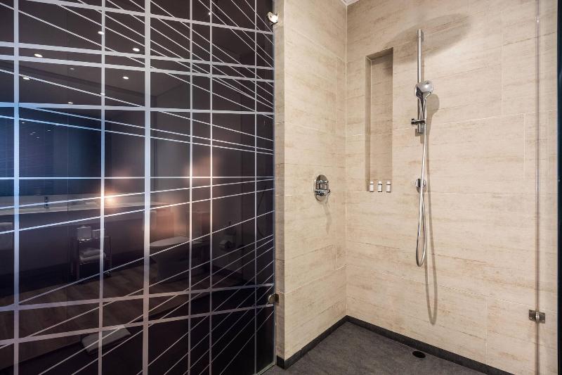 غرفة قياسية سرير كينج لذوى الإحتياجات الخاصة, Hilton Garden Inn Milwaukee Brookfield Conference Center, Wi