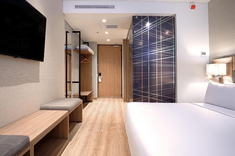 غرفة قياسية سرير كينج لذوى الإحتياجات الخاصة, Hilton Garden Inn Milwaukee Brookfield Conference Center, Wi