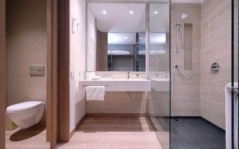 غرفة قياسية سرير كينج لذوى الإحتياجات الخاصة, Hilton Garden Inn Milwaukee Brookfield Conference Center, Wi