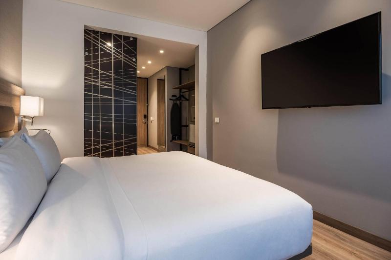 غرفة قياسية سرير كينج لذوى الإحتياجات الخاصة, Hilton Garden Inn Milwaukee Brookfield Conference Center, Wi