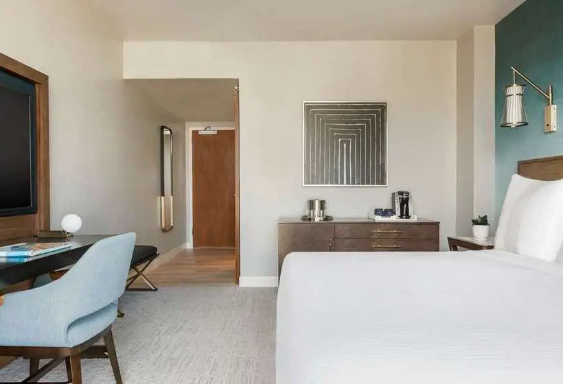 キングサイズベッドのデラックスルーム, Hilton Garden Inn Milwaukee Brookfield Conference Center, Wi