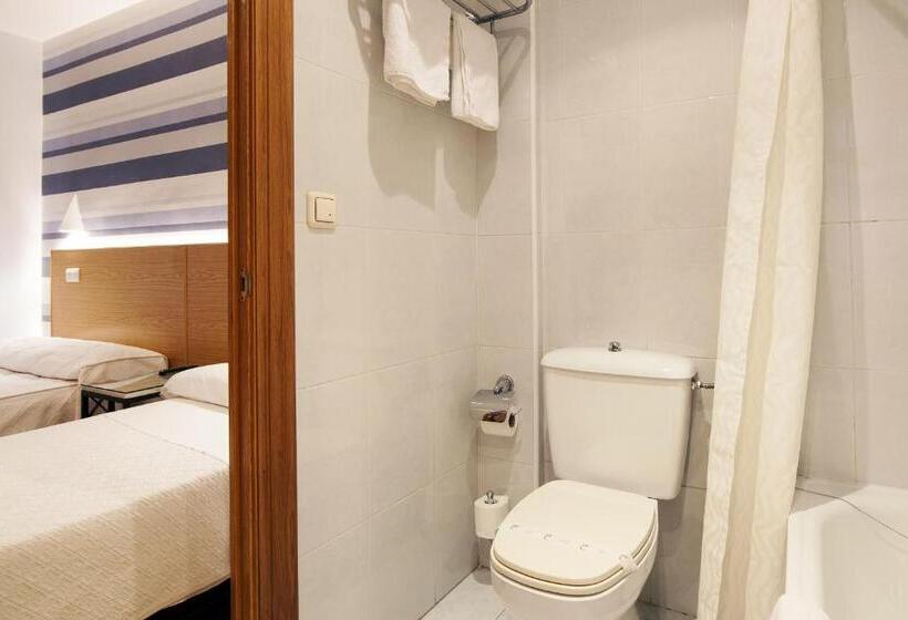 غرفة قياسية ثلاثية, Hostal Bezana