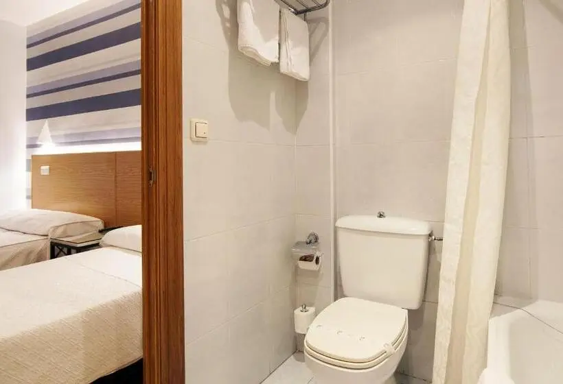スタンダードトリプルルーム, Hostal Bezana