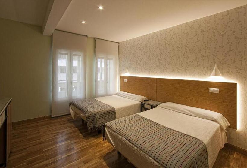 غرفة قياسية ثلاثية, Hostal Bezana