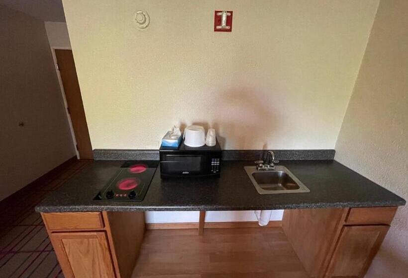 스탠다드 룸 주방구비, Airport Lodging Pittsburgh Airport