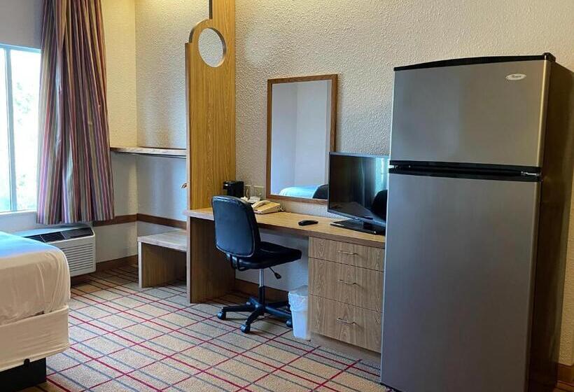 스탠다드 룸 주방구비, Airport Lodging Pittsburgh Airport