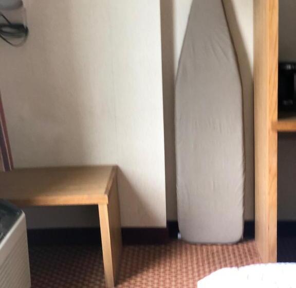 스탠다드 룸 주방구비, Airport Lodging Pittsburgh Airport