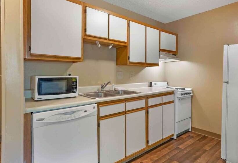 استودیوی لوکس, Extended Stay America Suites  Raleigh  Cary  Harrison Ave