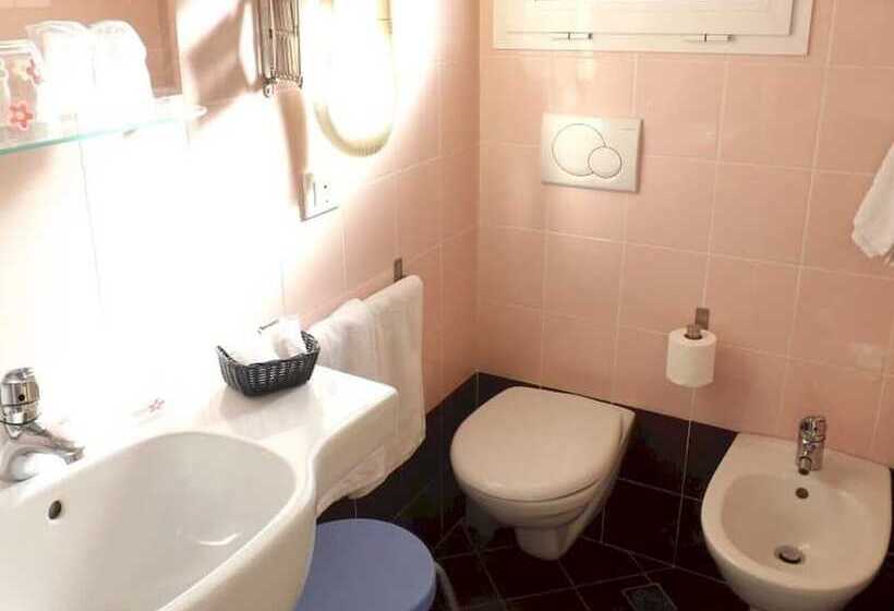 Economy Triple Room, Alga