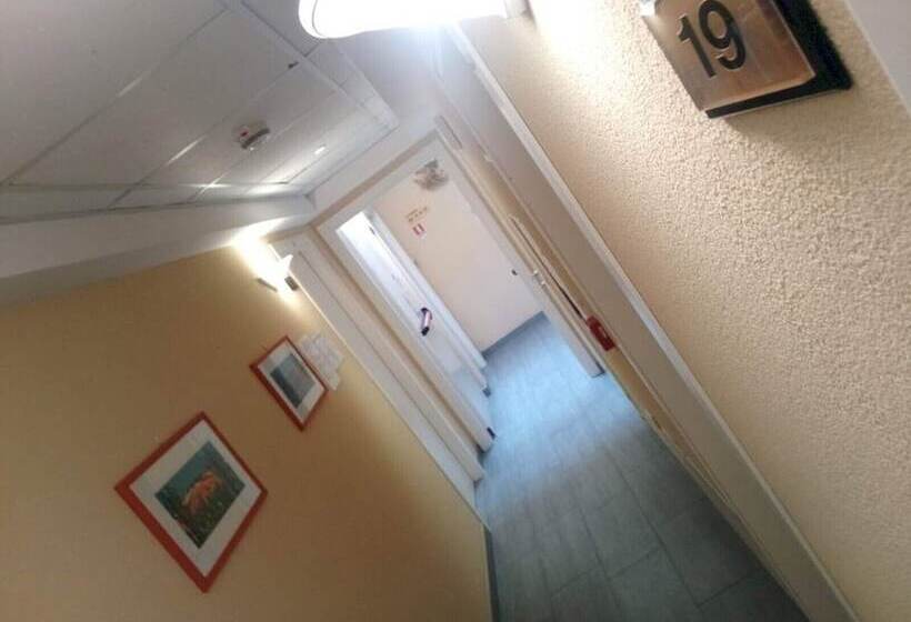 Economy Triple Room, Alga