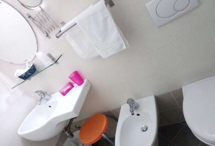 اتاق استاندارد سه نفره, Alga