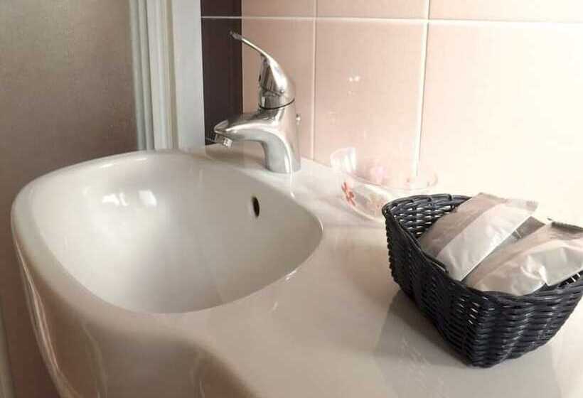 Economy Quadruple Room, Alga