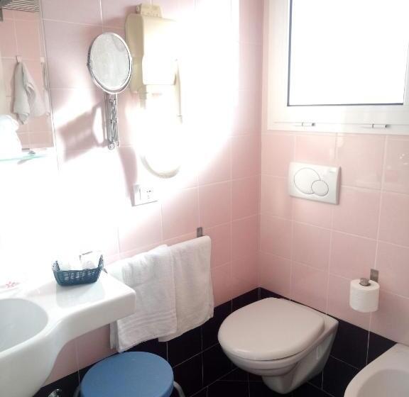 اتاق اکونومی, Alga