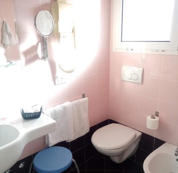 Economy Triple Room, Alga