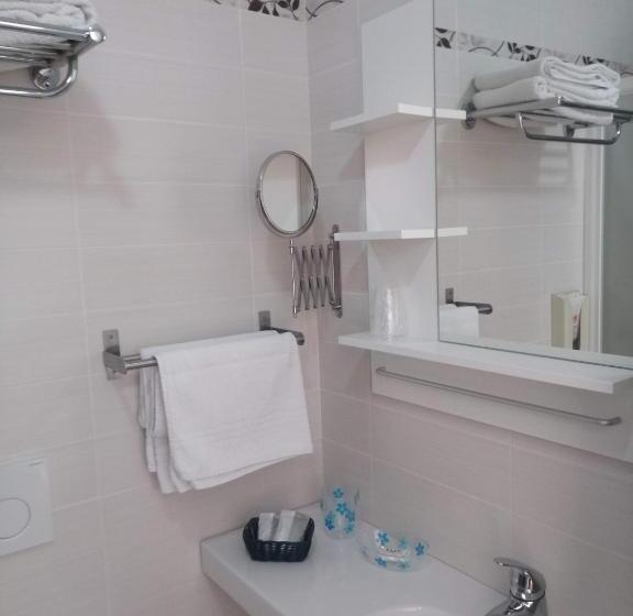 Economy Quadruple Room, Alga