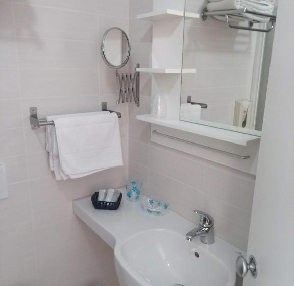 Economy Quadruple Room, Alga