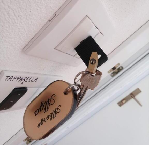 اتاق استاندارد سه نفره, Alga