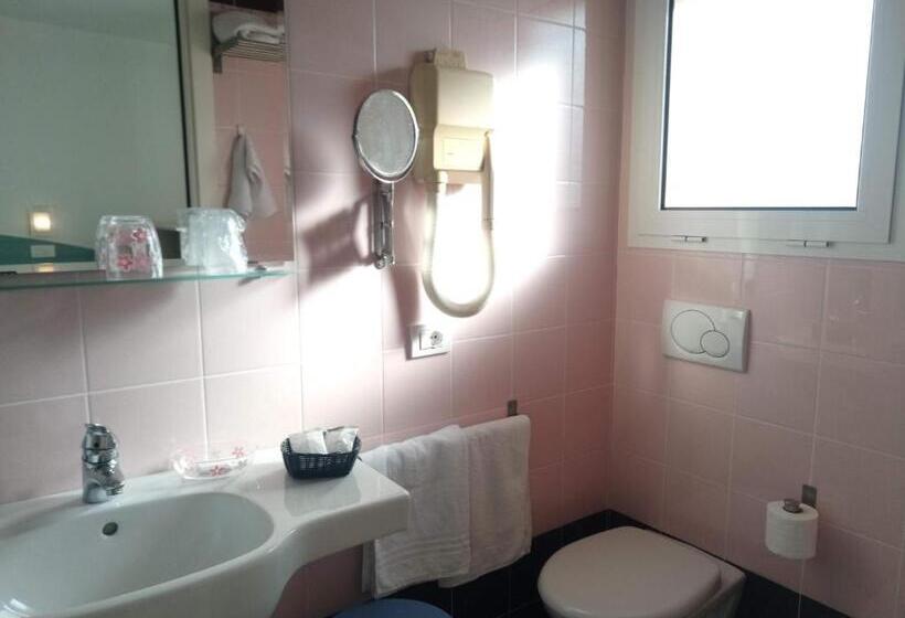 اتاق استاندارد چهار تخته, Alga