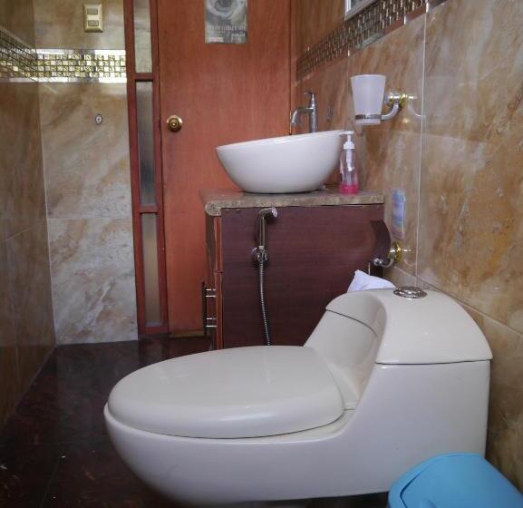 اتاق لوکس, Namaste House