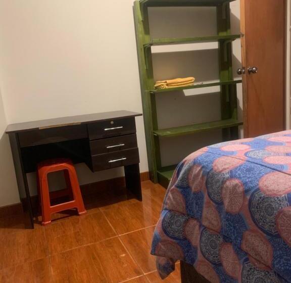 اتاق لوکس, Namaste House