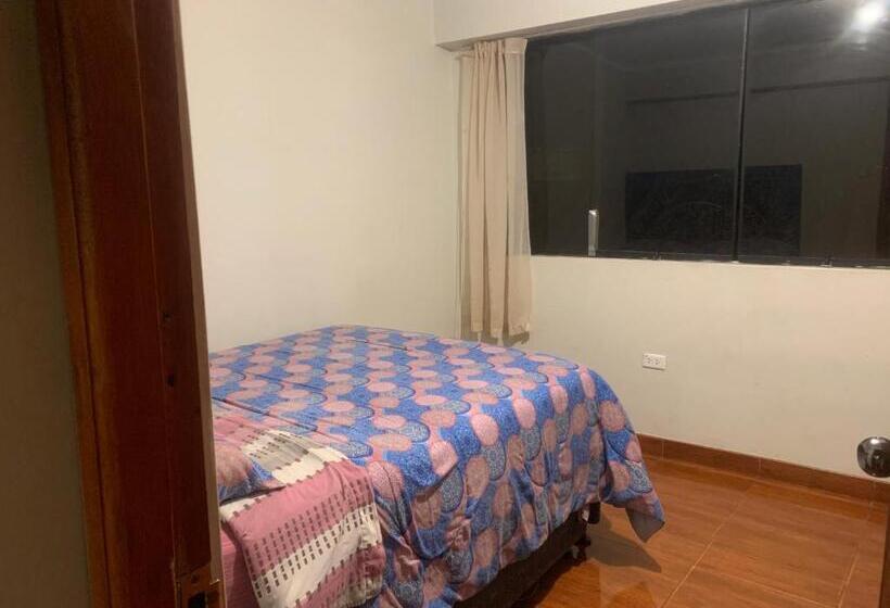 اتاق لوکس, Namaste House