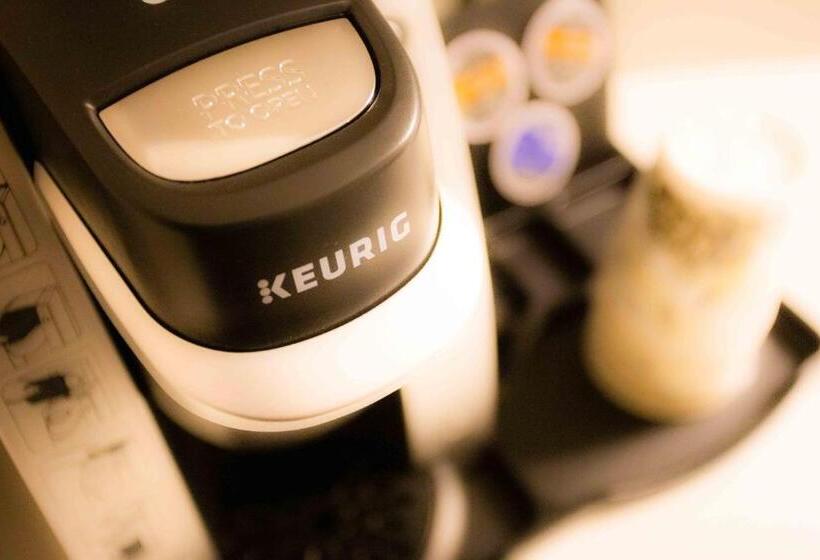 جناح, Blue Crescent Hotels Rivers