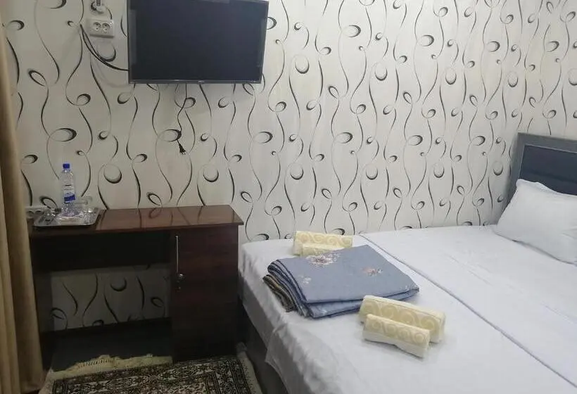 اتاق اکونومی, Aziz