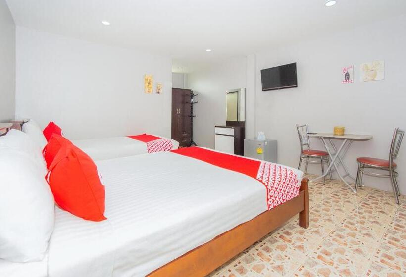 חדר דלוקס לשלושה, Oyo At Night Pranburi