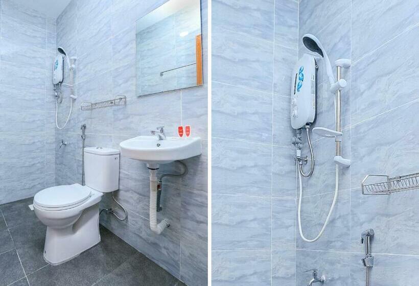 豪华三人间, Oyo 89772 Roselyn Inn