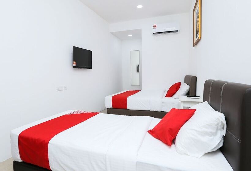 豪华三人间, Oyo 89772 Roselyn Inn