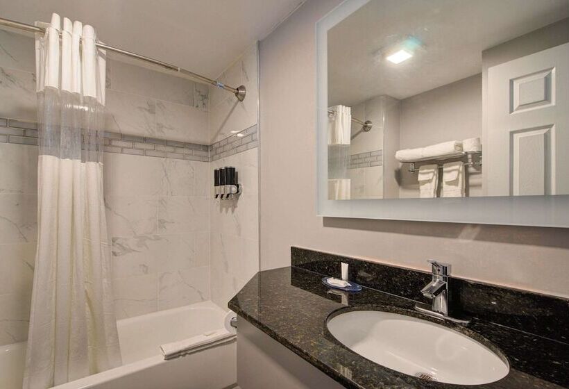 חדר סטנדרט שתי מיטות זוגיות, Clarion Pointe Tampa Brandon Near Fairgrounds And Casino