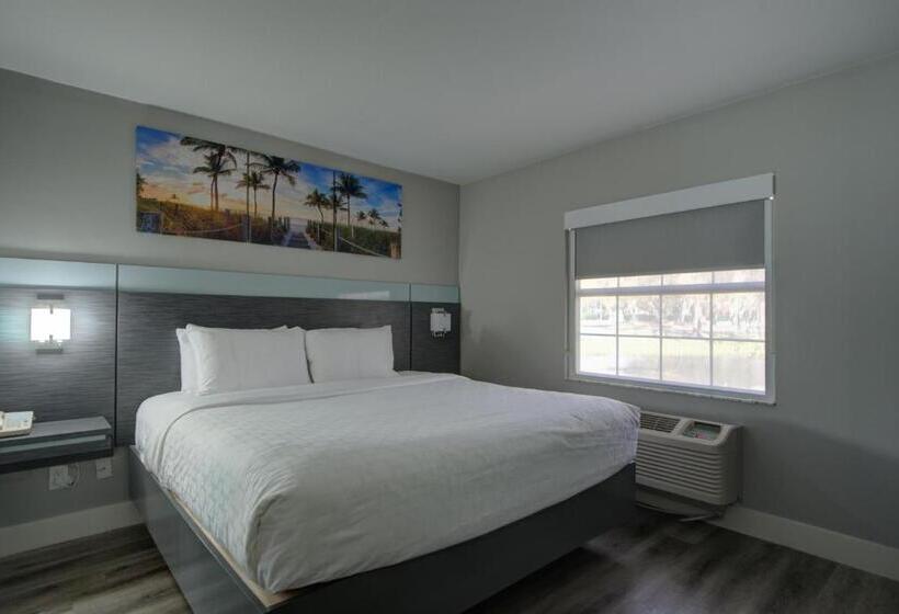 חדר סטנדרט עם מיטת קינג, Clarion Pointe Tampa Brandon Near Fairgrounds And Casino