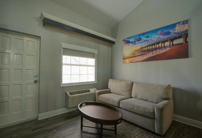 מיטת קינג בסוויטה, Clarion Pointe Tampa Brandon Near Fairgrounds And Casino