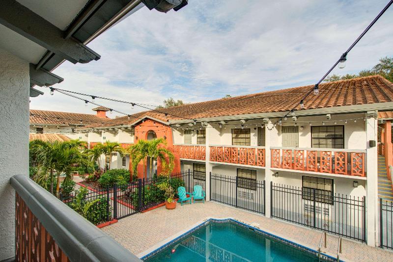 מיטת קינג בסוויטה, Clarion Pointe Tampa Brandon Near Fairgrounds And Casino