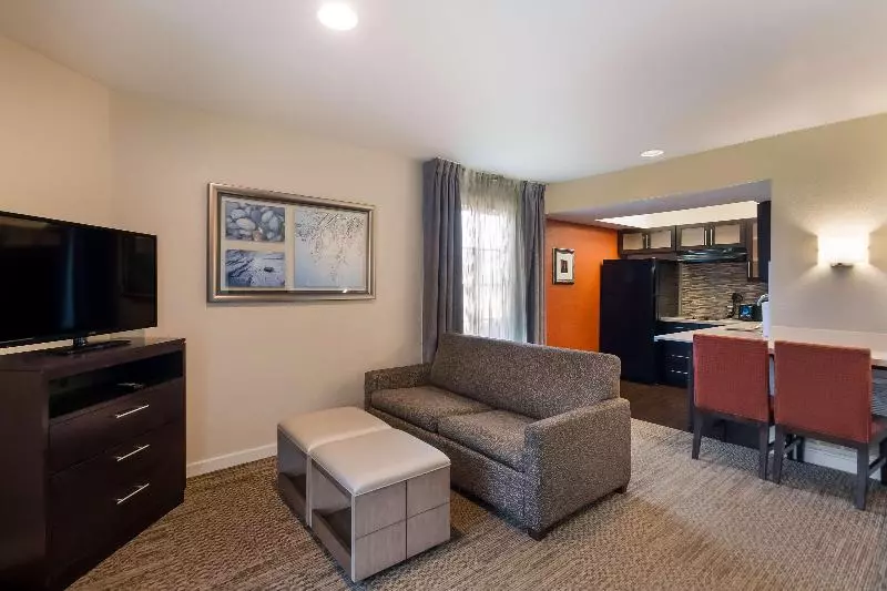 Sviitti King-vuode, Sonesta Es Suites Dulles Airport