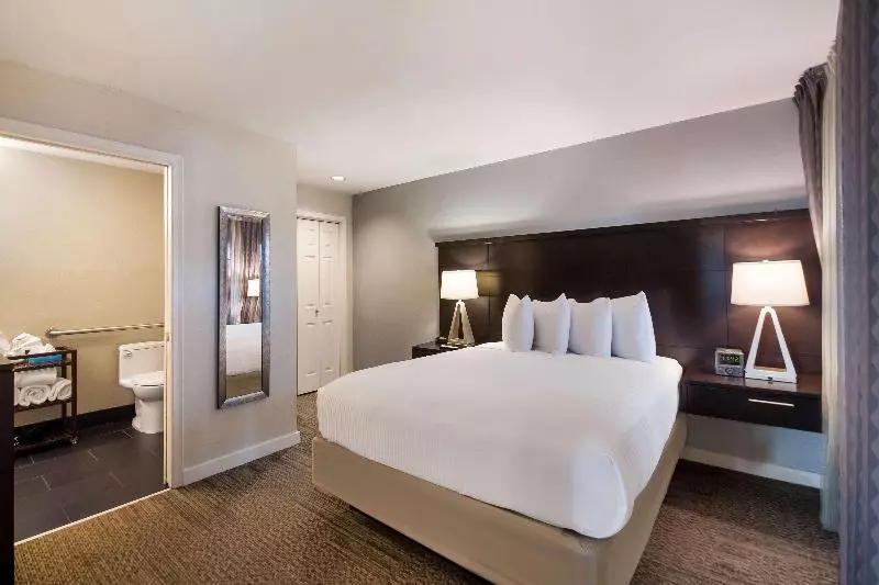 Sviitti King-vuode, Sonesta Es Suites Dulles Airport