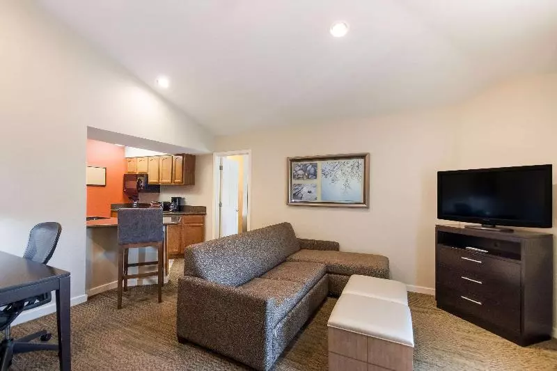 Sviitti King-vuode, Sonesta Es Suites Dulles Airport