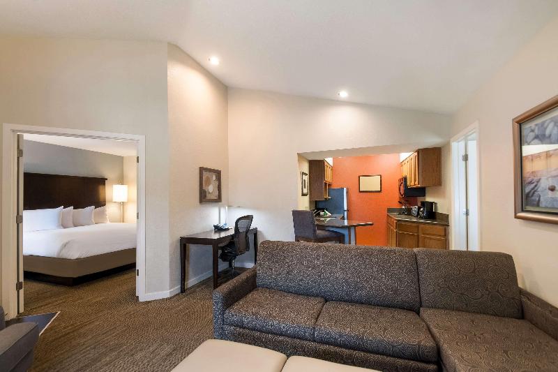 스위트, Sonesta Es Suites Dulles Airport