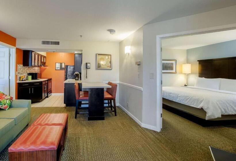 סוויטה מותאמת לאדם עם מוגבלויות, Sonesta Es Suites Orlando  Lake Buena Vista