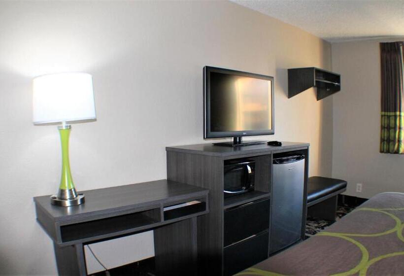 带2个双人床的标准工作室, Super 8 By Wyndham Greensboro/coliseum/conv