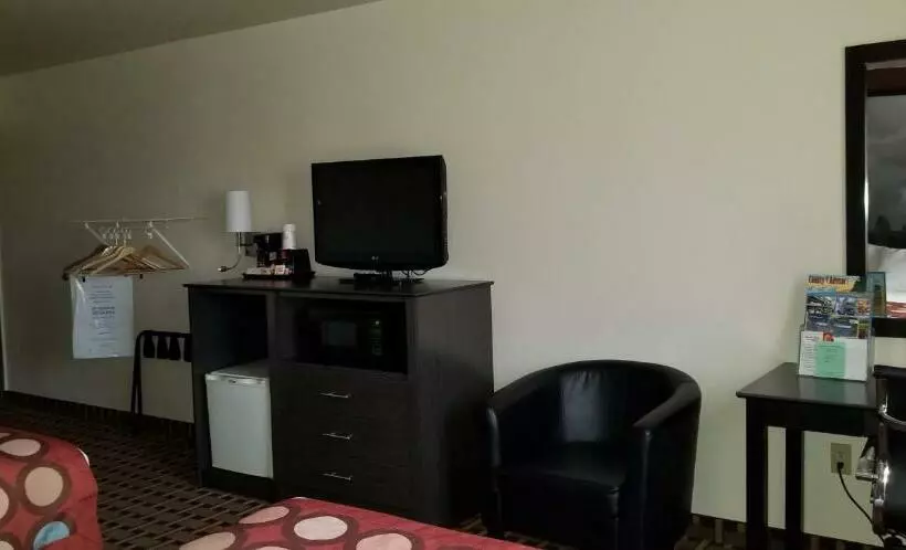 Standard-invahuone, Super 8 By Wyndham Ashland