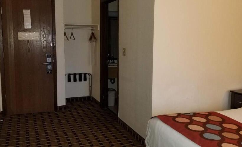 جناح ديلوكس سرير كينج, Super 8 By Wyndham Ashland