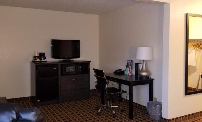 جناح ديلوكس سرير كينج, Super 8 By Wyndham Ashland