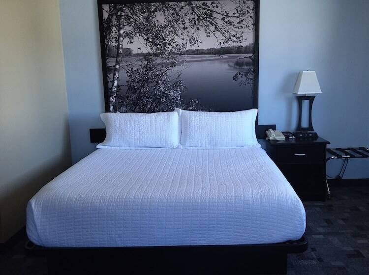 جناح, Super 8 By Wyndham Estherville