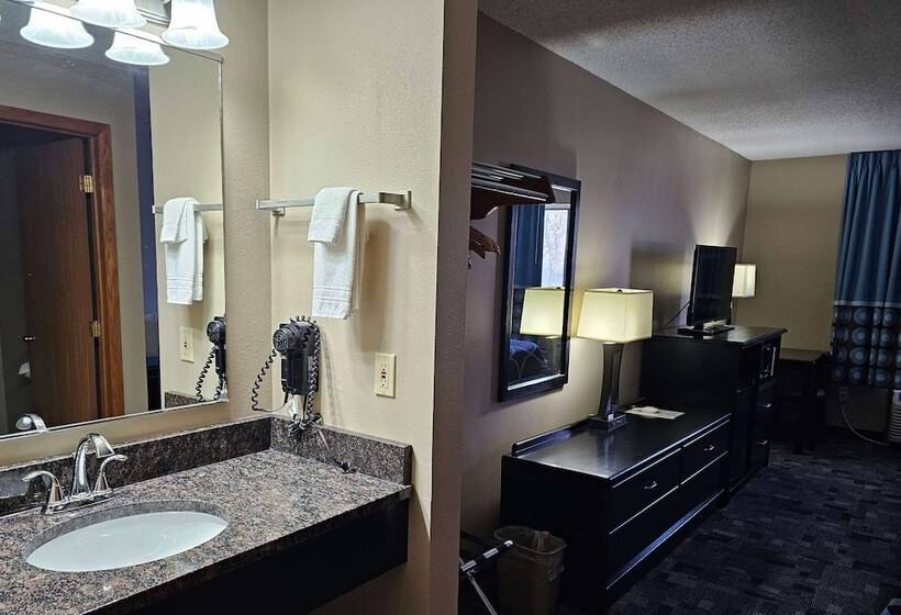 جناح, Super 8 By Wyndham Estherville